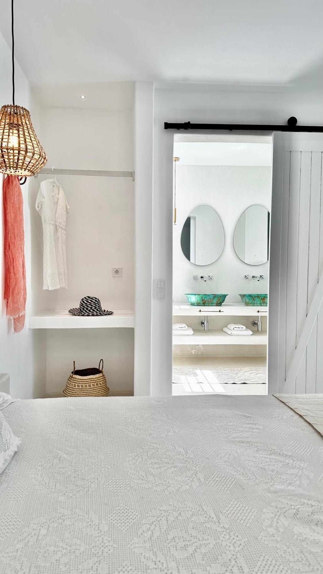 Myconian Theros Luxury Ano Mera