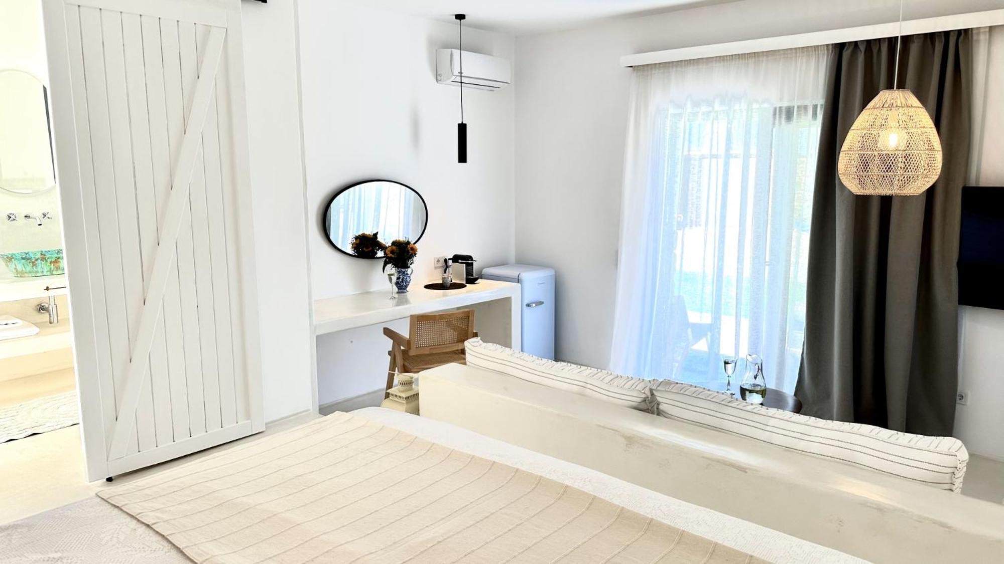 Myconian Theros Luxury